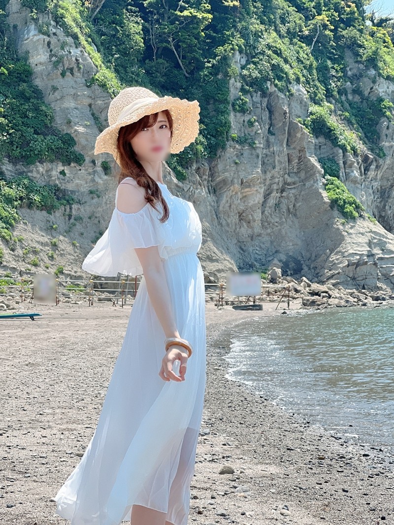FC2-PPV-3073458 - [Summer vacation sex] Adult sex trip Real outflow University clerk older sister and university professor have sex on vacation A woma