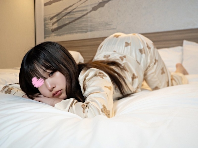 FC2-PPV-3199782 - [Pajamas Monashi] Pajamas de Oma ♥ 18-year-old real teen girl ♥ Up-angle fingering is erotic and full view ♥ The gasping voice is so