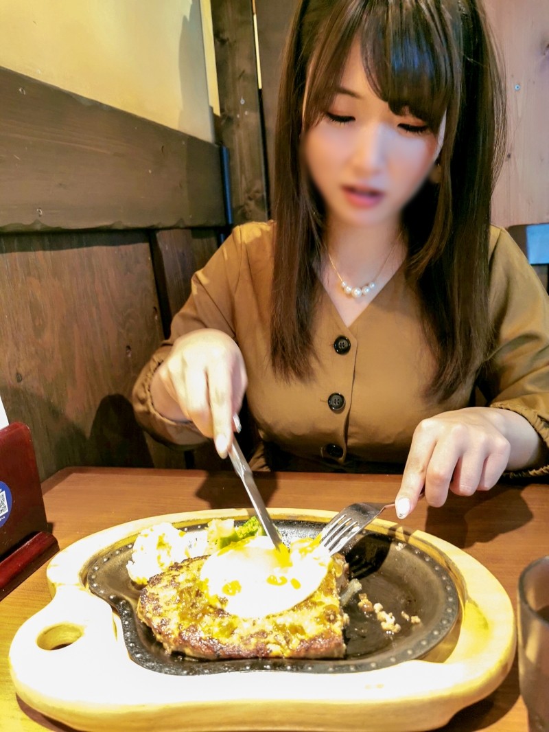FC2-PPV-2480372 - [Habitual strong woman #026] Carnivorous plump OL 28 years old Immediately after eating 300g of hamburger steak, she screams and scr
