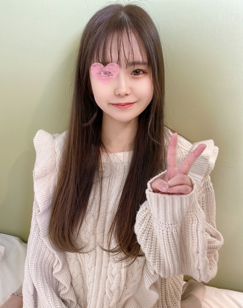 FC2-PPV-3262500 - A fair-skinned girl with a cute smile and a small animal system.  - In order to give her a present for her favorite man, she made he