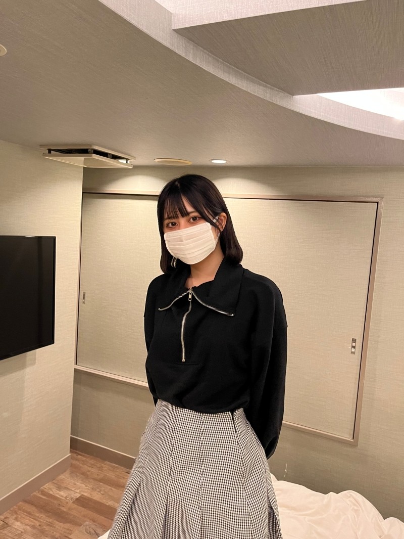 FC2-PPV-2908113 - 18-year-old naive beautiful girl Lana-chan has a vaginal cum shot outside of the promise, but I don't want to show my face, but