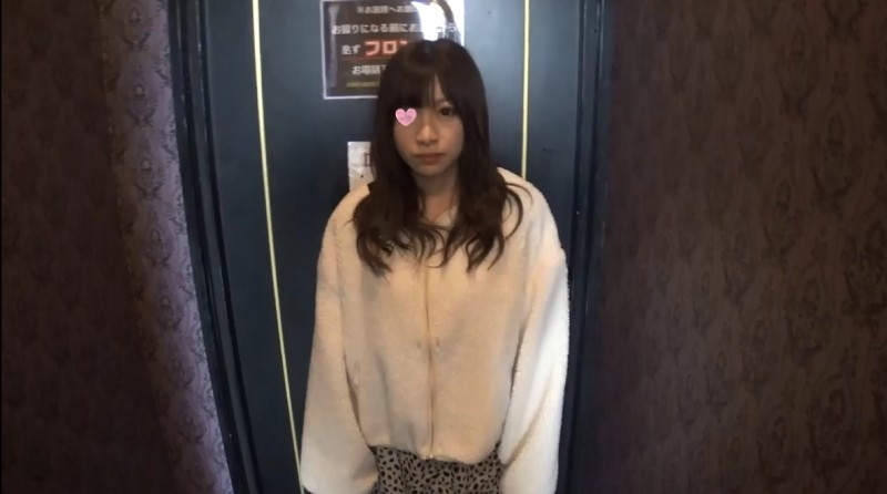 FC2-PPV-1316094 - [First Shooting] Apparel Clerk Ami-chan, 19 Years Old, Confused For The First Time In Her Life!  - Gonzo!  - !  - 【selfie】