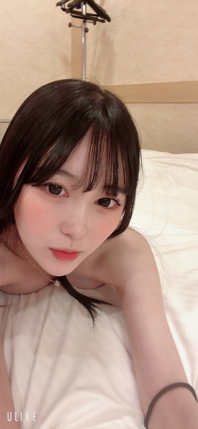 FC2-PPV-3732066 - She is extremely beautiful [No] Swimsuit Cosplay Idol Slender Hina 20 years old Massive creampie 4th work [Sakai]