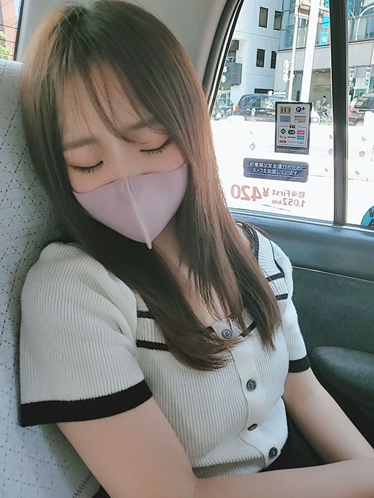 FC2-PPV-3037045 - [Owned work / outflow] A junior girlfriend who is fair-skinned and slender and has good sensitivity.  - While listening to her boyfr